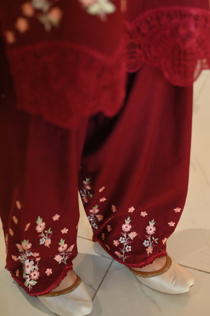 Red embroidered luxury khaddar set 2pc