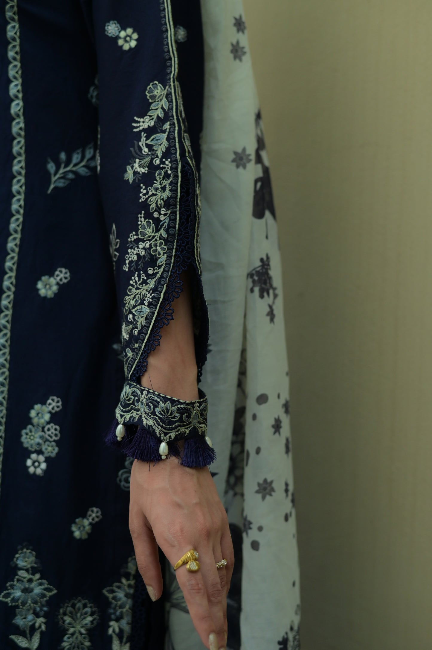 Sapphire bloom-3Piece Embroidered lawn