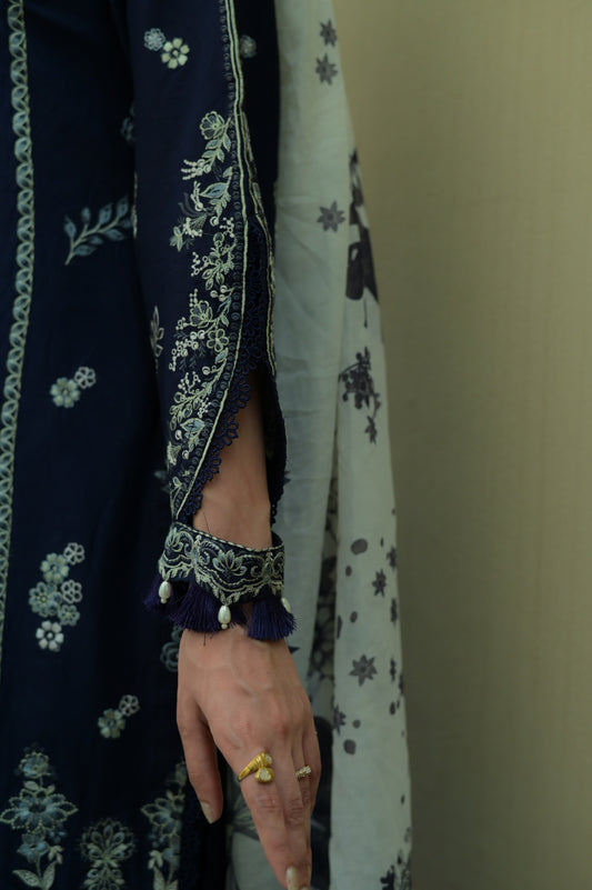 Sapphire bloom-3Piece Embroidered lawn